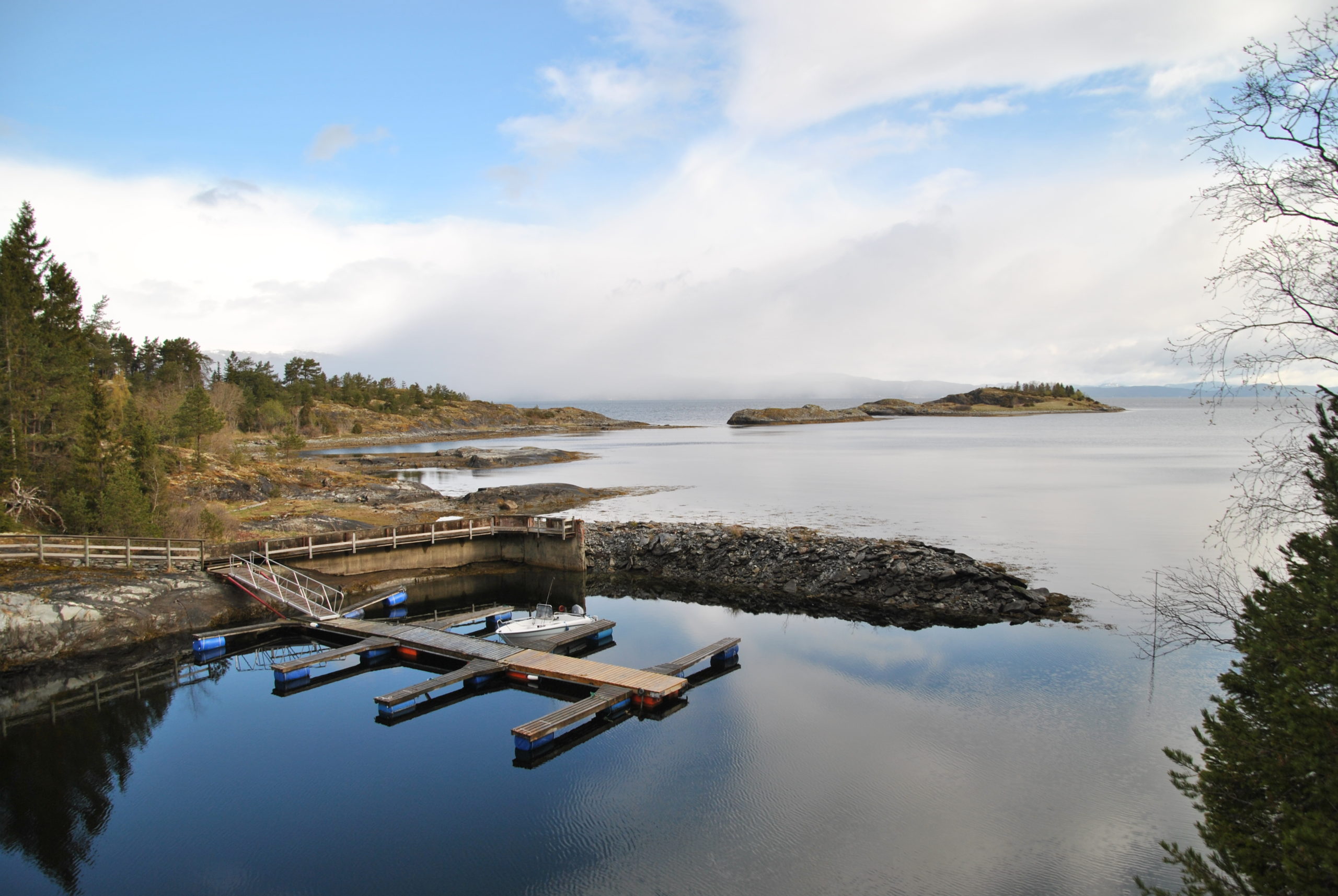 Båthavna og campingplassen på Letnes