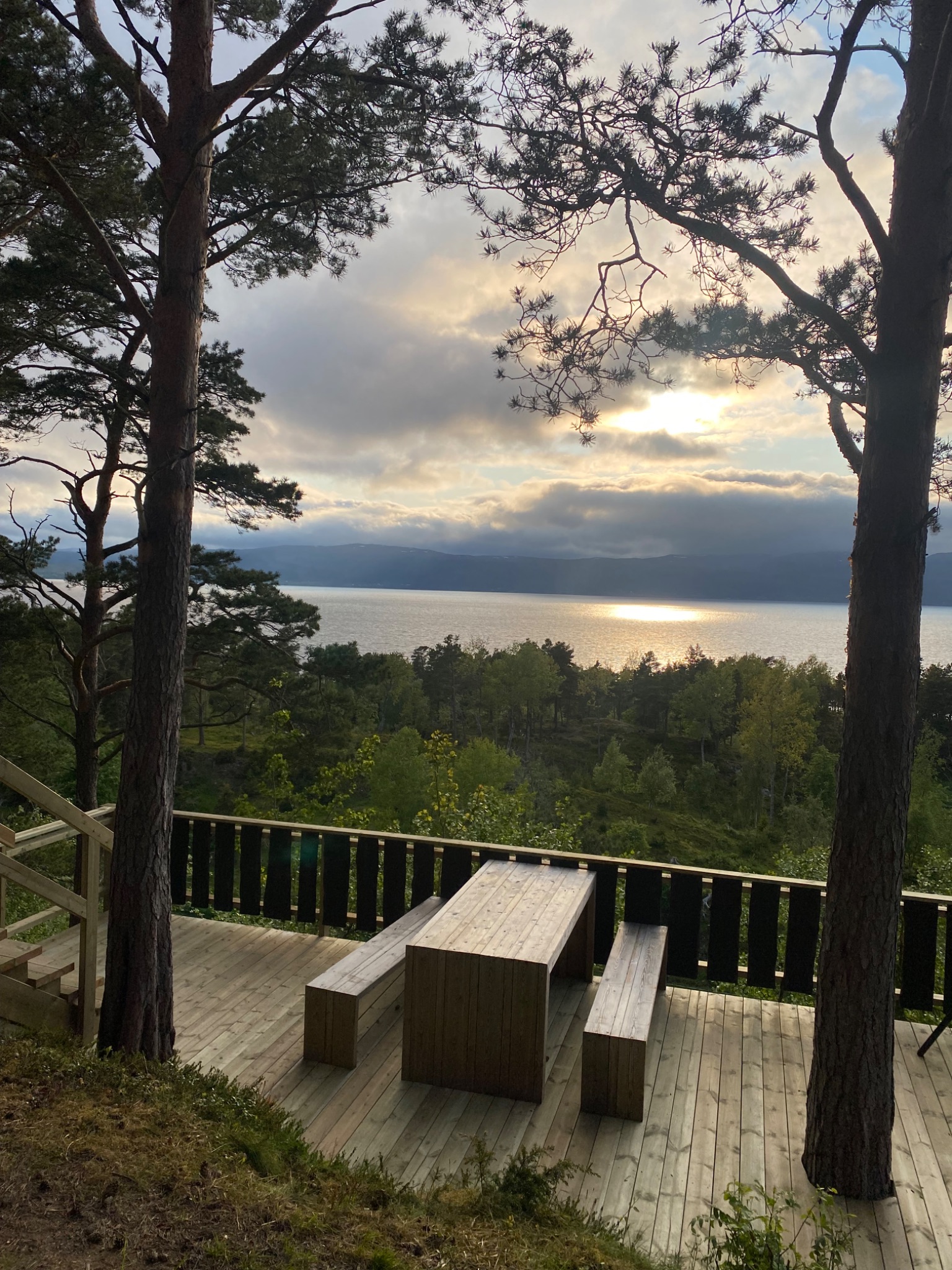 Badestamp med utsikt over fjorden